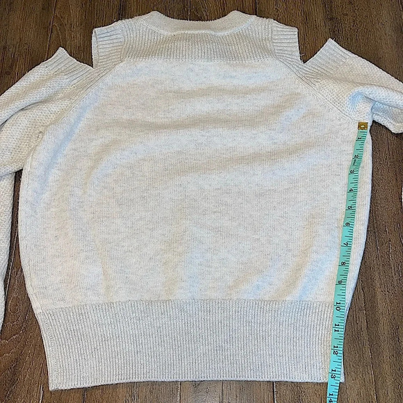 DKNY Pull Over Sweater XS Grey Glitter Crewneck Cutout Shoulder Sweater - Picture 8 of 8